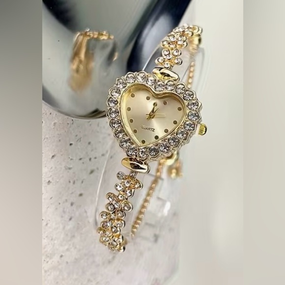 Elegant Gold Heart Bracelet Watch